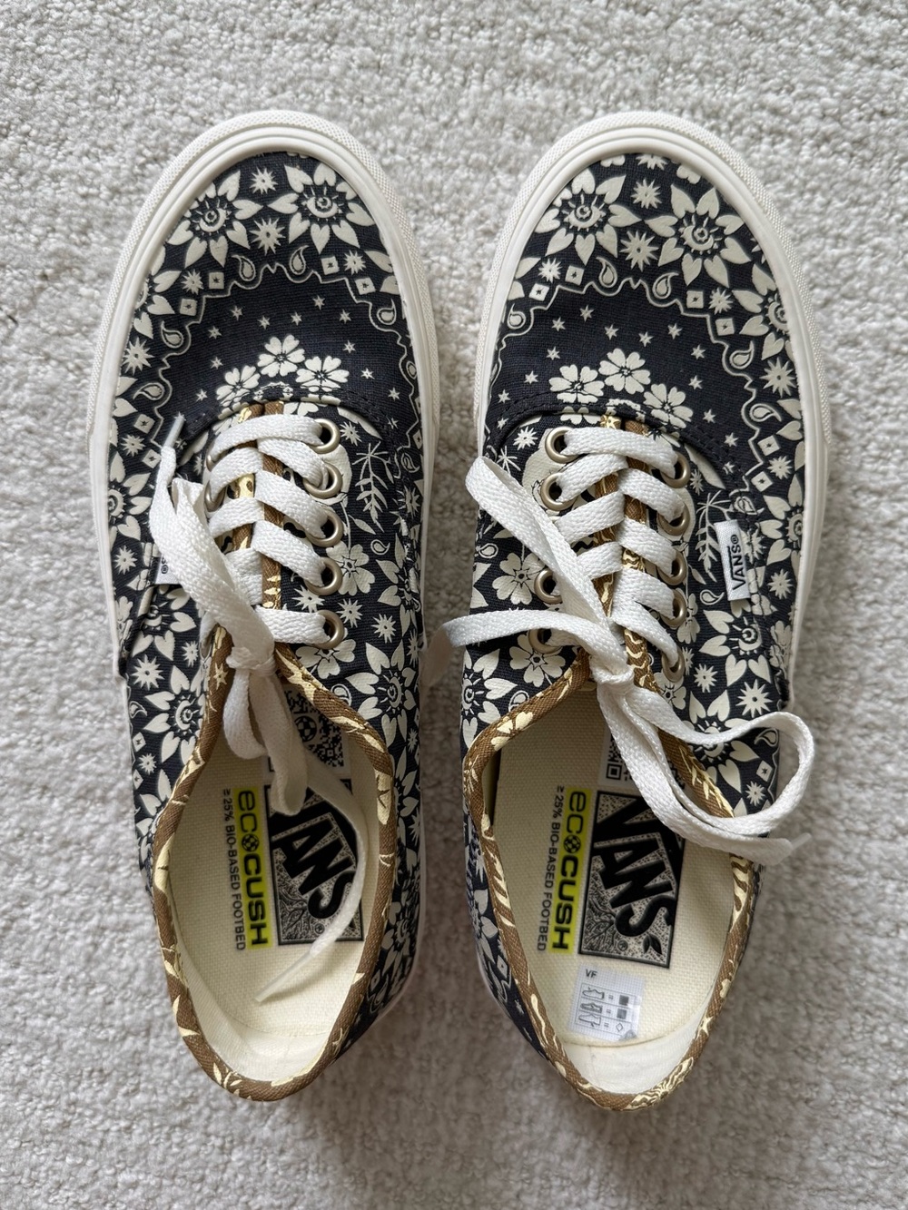 Vans Women's Handkerchief Black & Cream Floral Bandana Lace-Up Sneakers (NWOT)